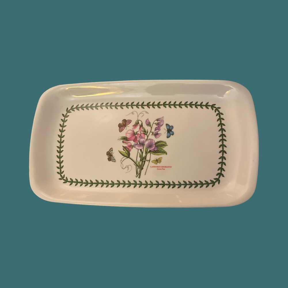 Elegant White and Green Serveware Platter with Botanical Motifs